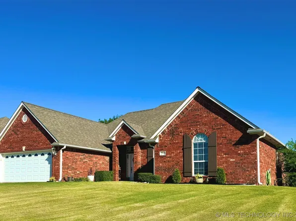 2502 Eagle View Dr, Sulphur, OK 73086