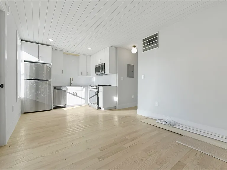 183 Maverick St #3 — Photo 2