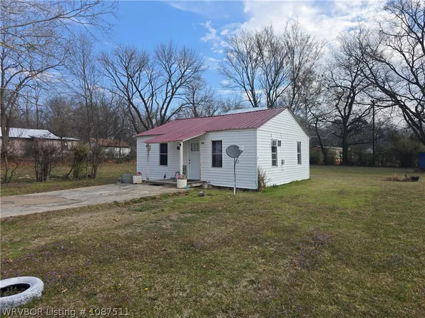 400 Hardy St, Poteau, OK 74953