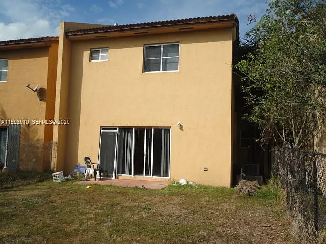875 SW 6th Pl #TOWNHOUSE — Photo 3