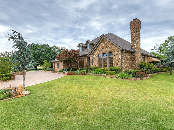 2nd image of 2120 Kingswood Cir