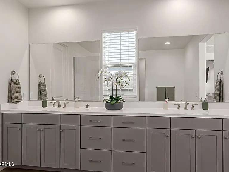 3746 E Earll Dr — Photo 14