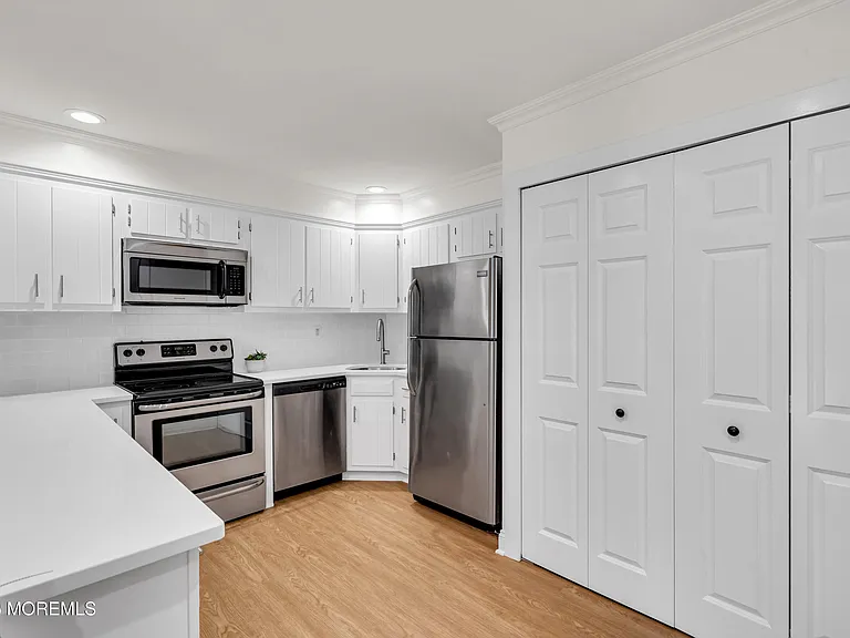 34 Lexington Ct — Photo 3