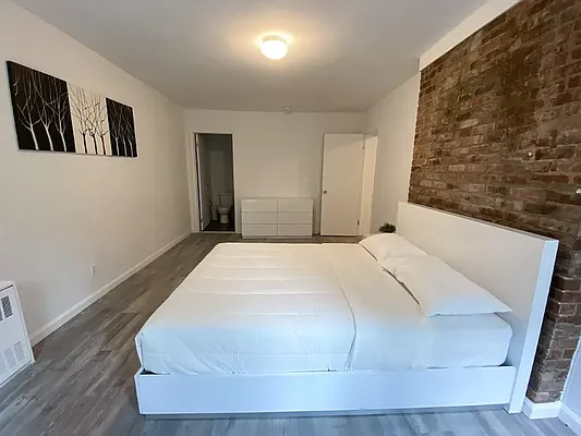 Rented by Avenues Real Estate | media 10