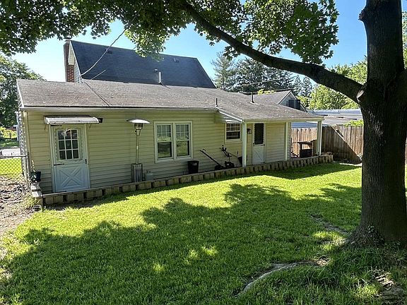 5th image of 1029 Rose Hill Ave