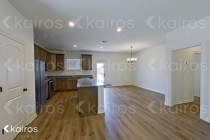 4 bed, 2.5 bath, 1788 sqft, $2,145 — Photo 3