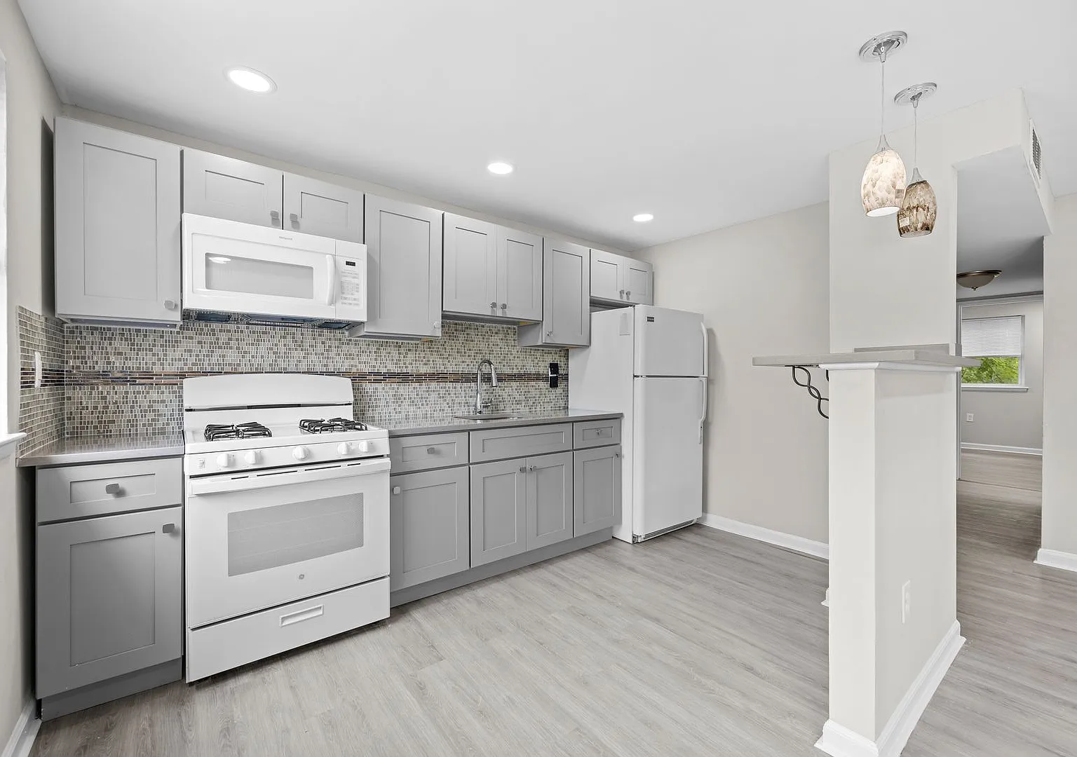 551 Avon St — Photo 3