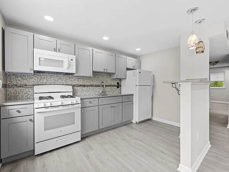 551 Avon St — Photo 3
