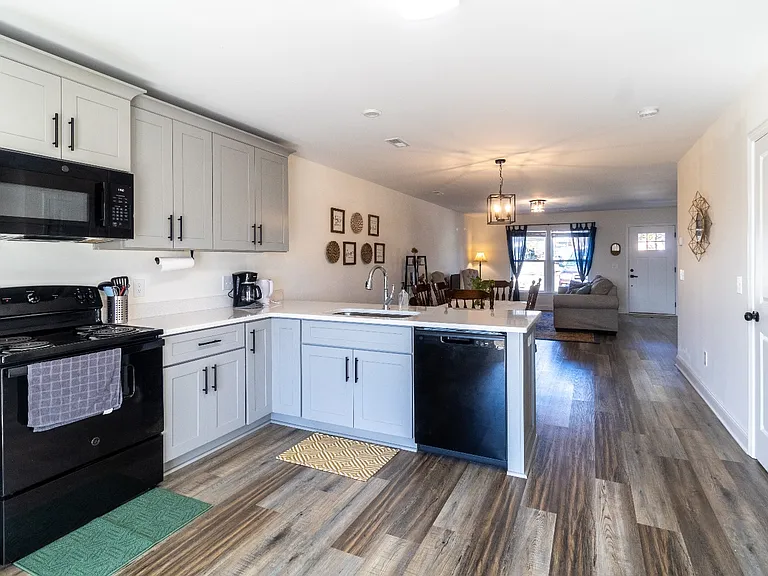 209 Chesley Dr — Photo 6