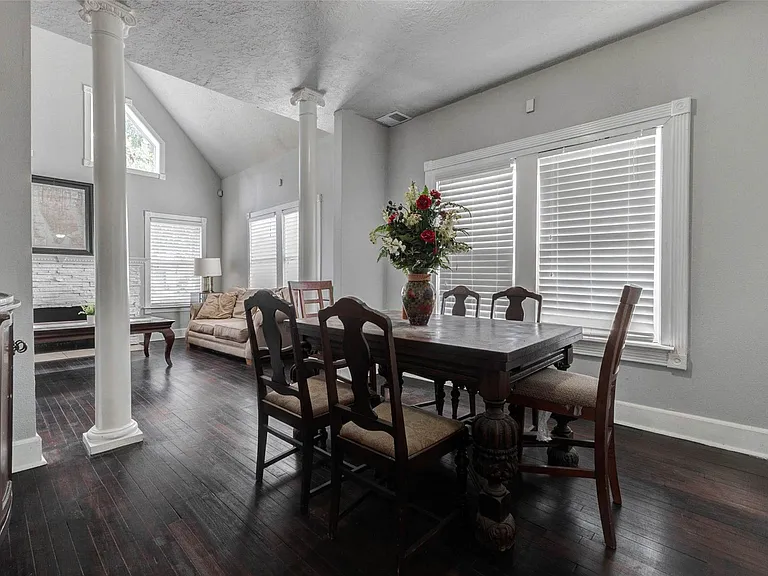 2410 Cleburne St — Photo 13