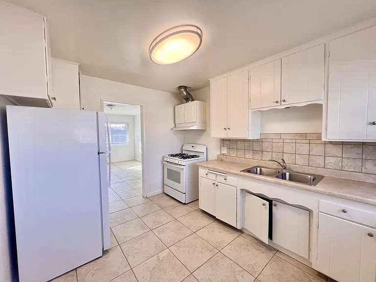Eat-in Kitchen