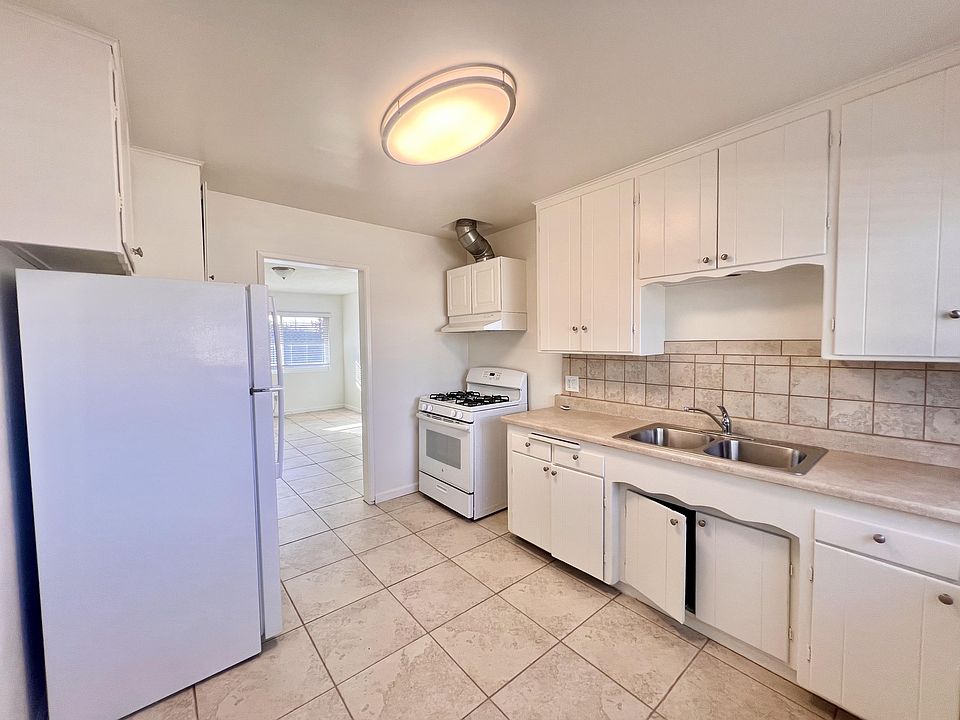 Eat-in Kitchen