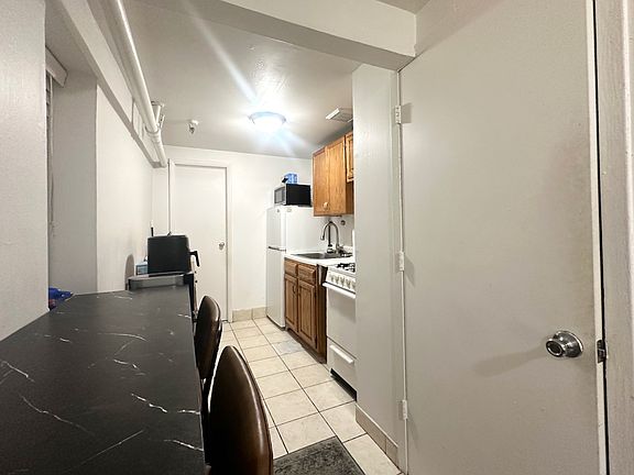 4th image of 349 W 45th St APT Bw