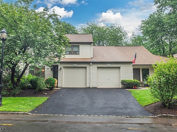 3rd image of 13 Stonegate Dr