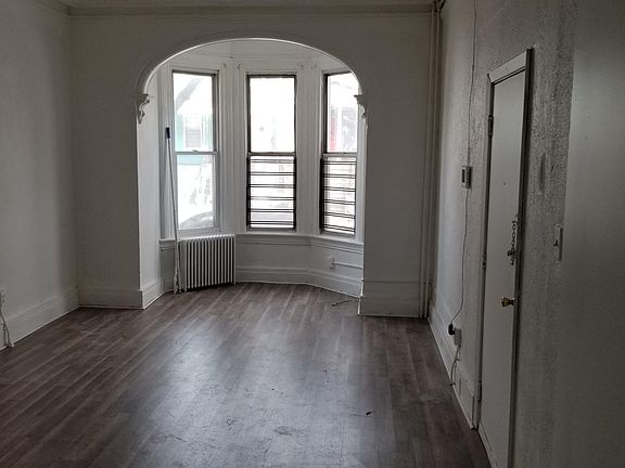 3rd image of 19 Belmont Ave APT 1