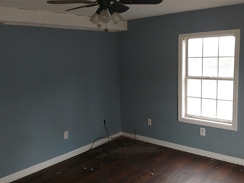 2nd image of 1012 Forrest St
