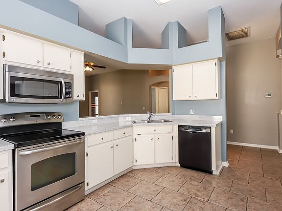 3rd image of 9854 Laurel Ledge Dr