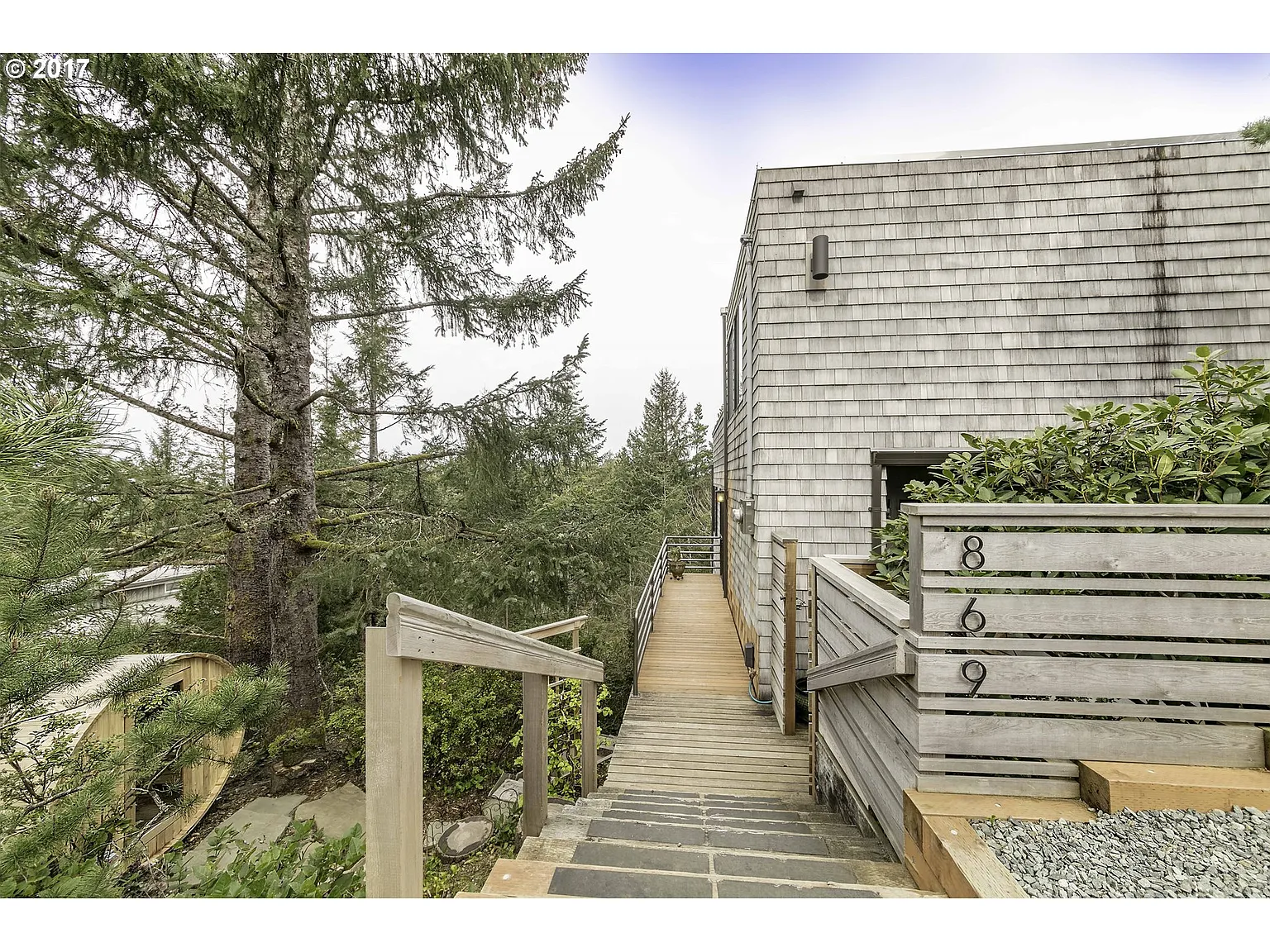 869 Madrona St photo 1