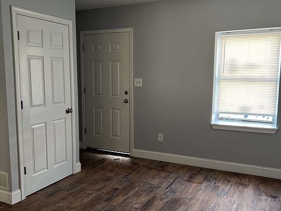 2nd image of 716 E 6th St #1
