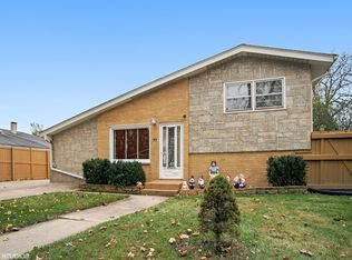 77 Glendale St, Wheeling, IL 60090