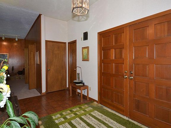 4th image of 2810 Valley Manor Dr