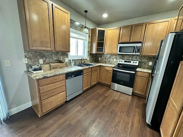 1111 Anamosa St #3 — Photo 1