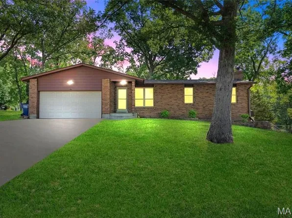 2 Carr Cir, O'Fallon, MO 63366