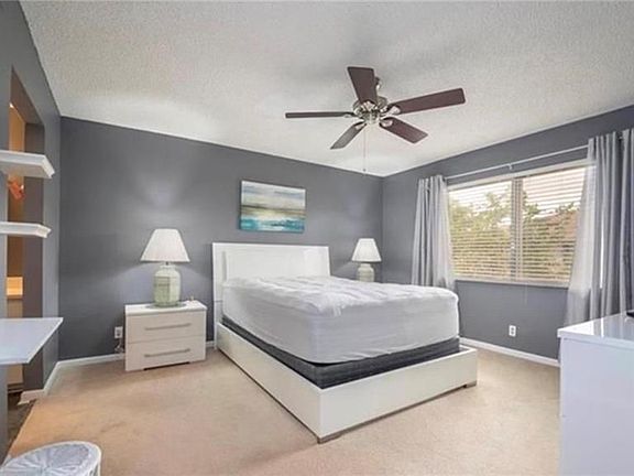 5th image of 142 Palm Dr APT 8