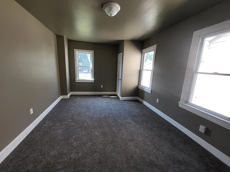 830 W Wilkes Barre St — Photo 6