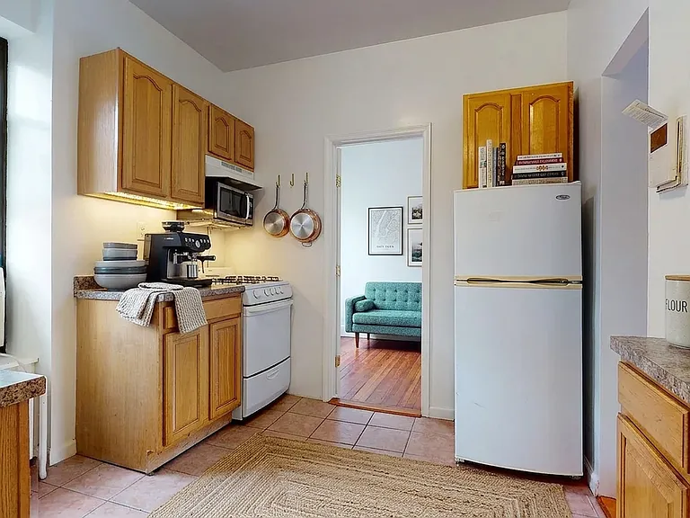 1427 York Ave #5-E — Photo 2