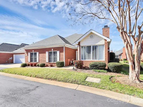 8462 Highland Glen Dr, Charlotte, NC 28269