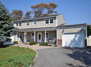 3 Angelica Ct, West Babylon, NY 11704