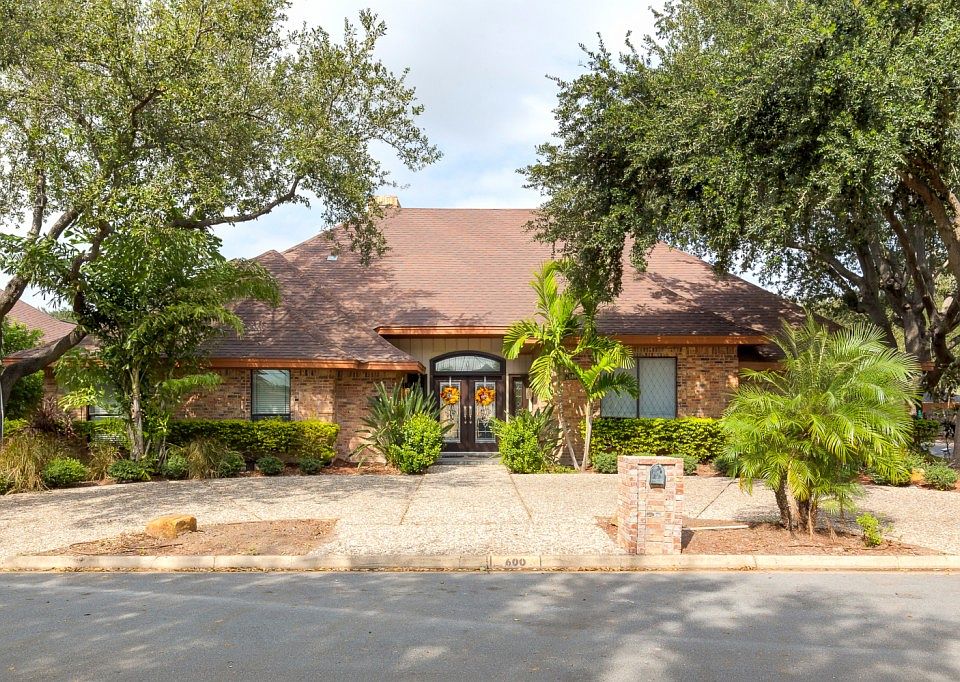 1st image of 600 Wisteria Ave