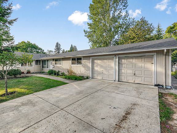 2nd image of 1585 SE 5th St #1585