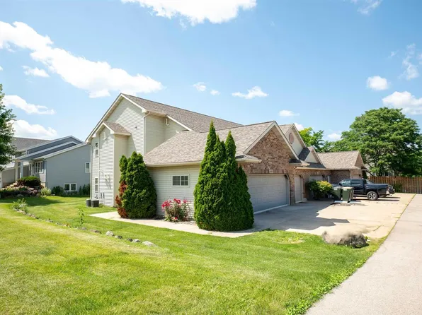 882 & 892 St Albert th Great Drive, Sun Prairie, WI 53590