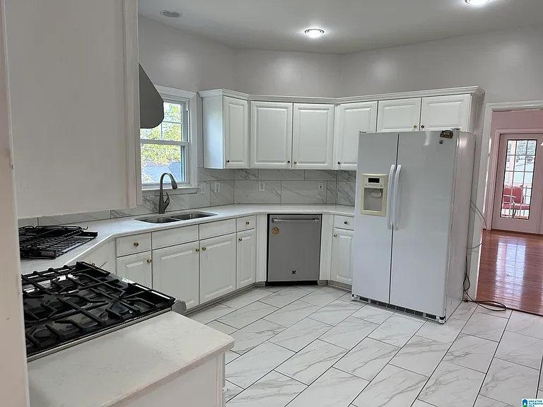 1715 Columbiana Ln — Photo 10