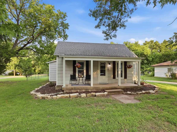 228 N Willow St, Douglass, KS 67039