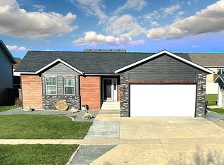 5009 37th Ave NW, Mandan, ND 58554