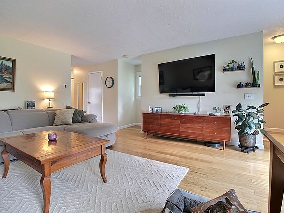 5th image of 15 Greene Ct #13