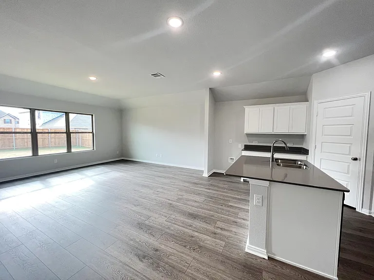 553 Meadow Run Dr — Photo 5
