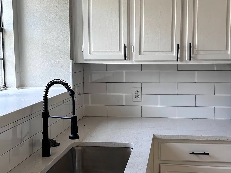 3305 Fairview Dr — Photo 2