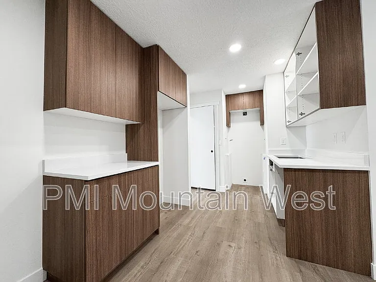 985 Horsley Cir #B — Photo 5