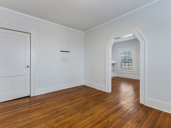 4th image of 6012 Richmond Ave