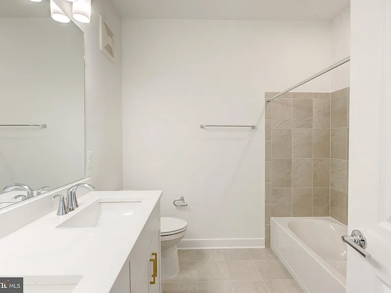 16108 Frederick Rd — Photo 34