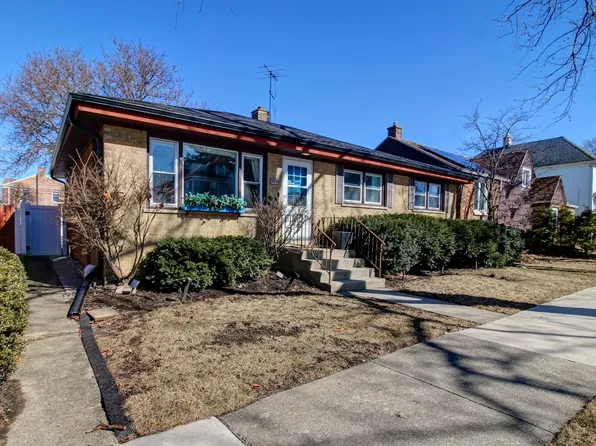 9038 Fairview Ave, Brookfield, IL 60513