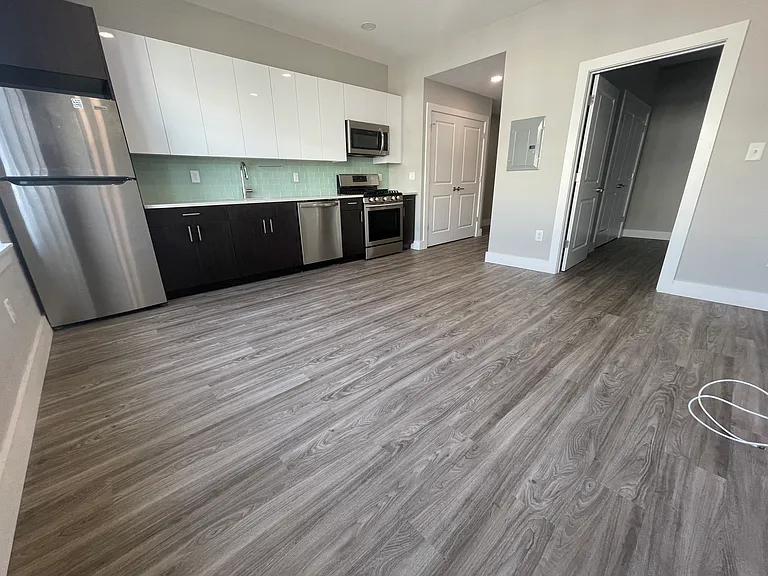 516 Broadway #304 — Photo 4