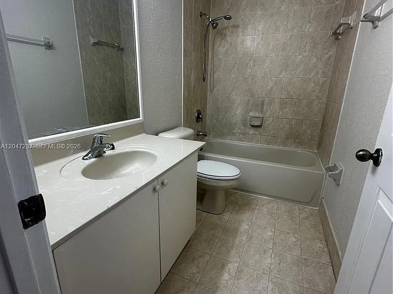 2812 SE 16th Ave #121 — Photo 23