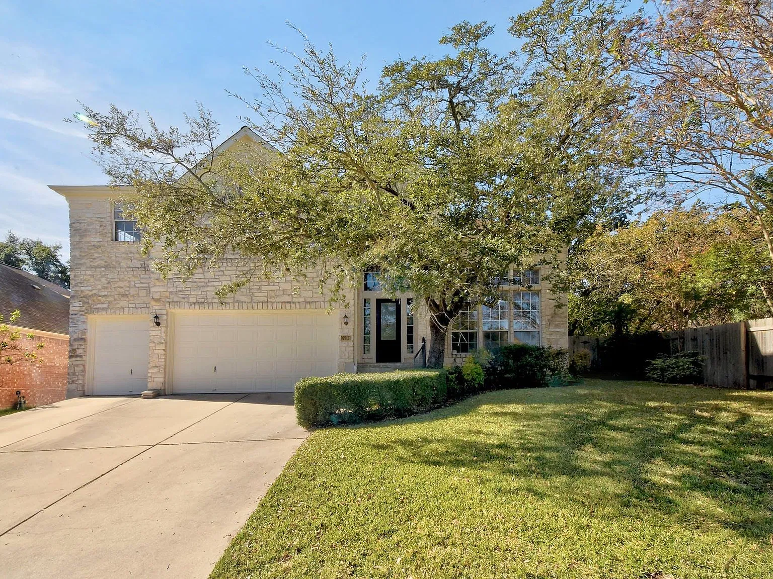 4 bed, 3.5 bath, 3850 sqft, $3,850 — Photo 2
