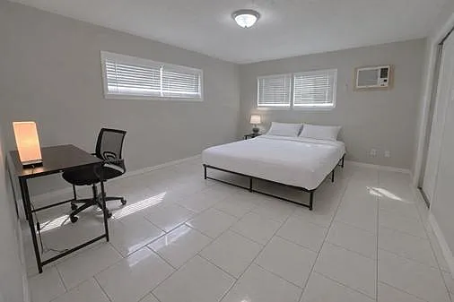 t bed linens and personal items are not included
