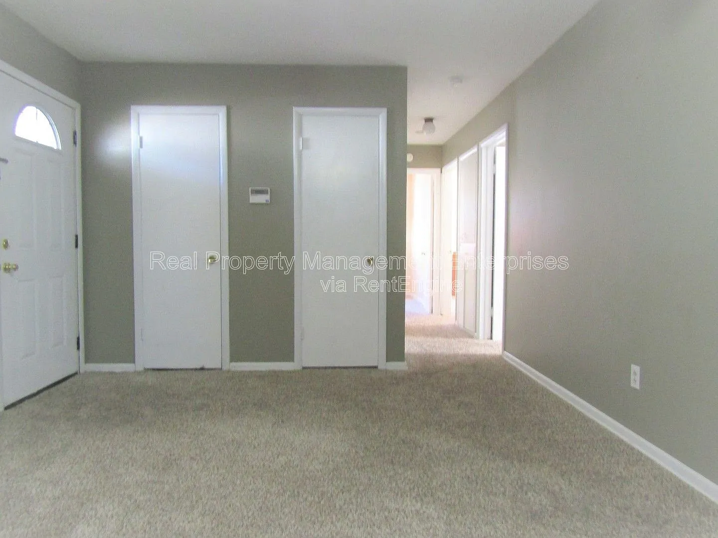 3 bed, 1.0 bath, 950 sqft, $1,299 — Photo 4